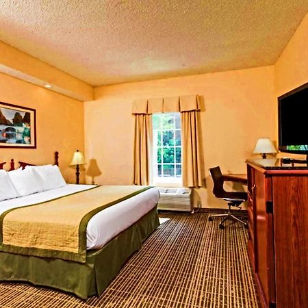 Baymont By Wyndham Columbia Maury Exterior foto